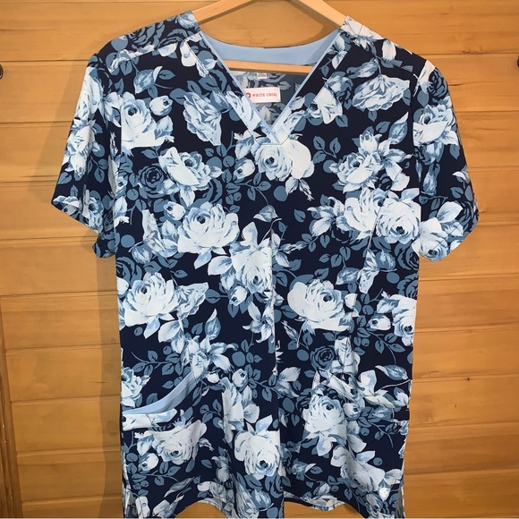 Floral Scrub Top BNWOT - Picture 2 of 2